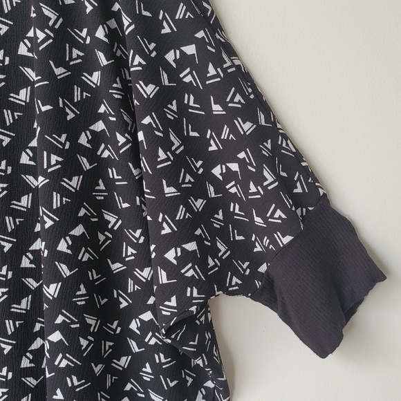 Bobeau Flowy Top - Picture 4 of 14